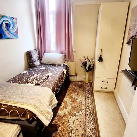 Monalisa Single Room Near Edgware Station المظهر الخارجي الصورة